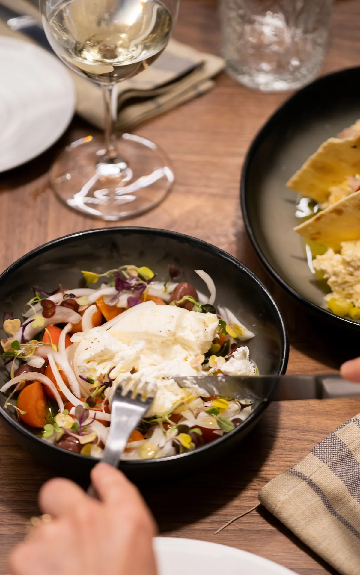 Ensalada de burrata en Carbònic Restaurant Salou