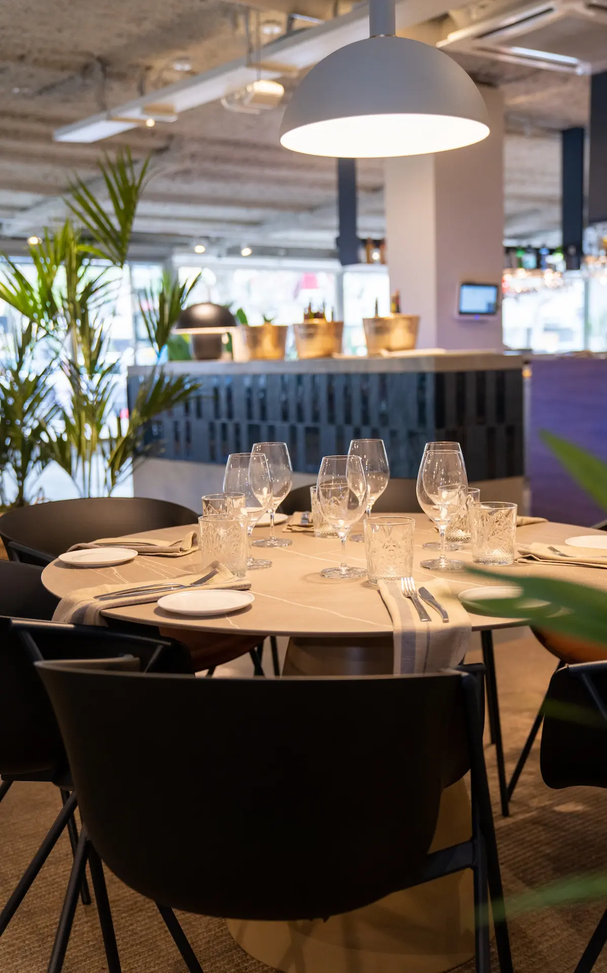 Taula rodona a Carbònic Restaurant Salou - ambient íntim